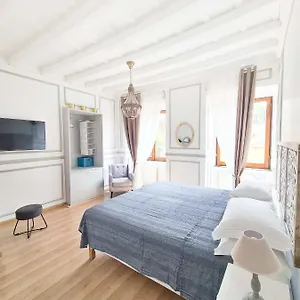 Apartment Via Vittoria Quattro, Rome